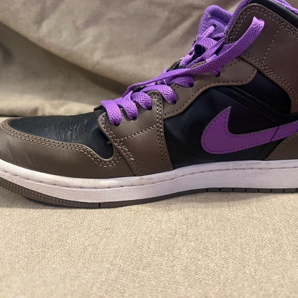 Hardly worn!! Men’s size 8.5 Nike Air Jordans - Picture 3 of 15